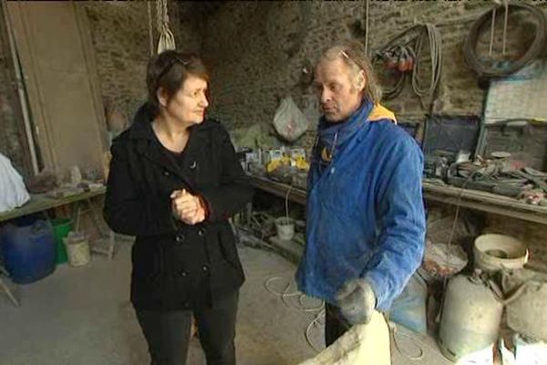 Rencontre avec le sculpteur, Pépito dans son atelier de taille des marbres