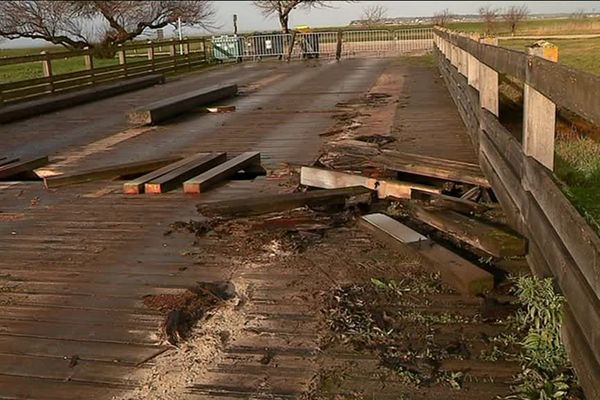 Les dégât subis par ce pont rendent sa réparation urgente