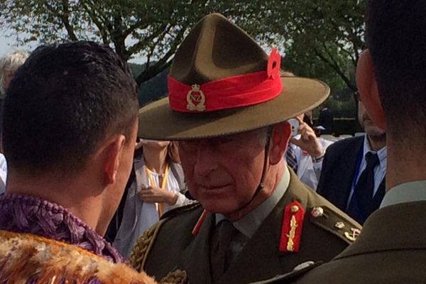 Le prince Charles et un représentant Maori à Longueval