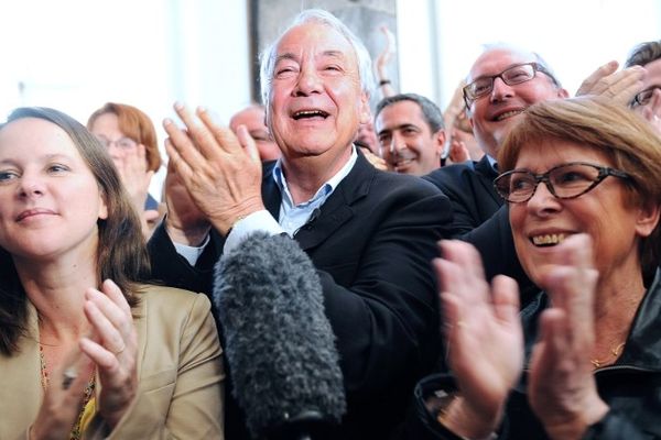 Patrick Rimbert entouré de Johanna Rolland (à gauche) et MF Clergeau (à droite)