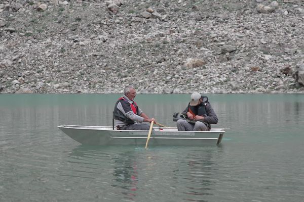 Le lac du Pavé est un témoin exceptionnel pour les scientifiques pour l'étude biologique de la création du lac, la vie interne et  et sur le réchauffement climatique.