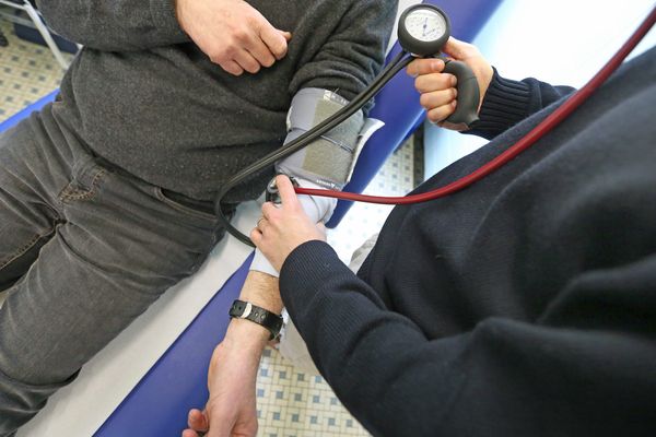 Une consultation  chez un médecin - Archives