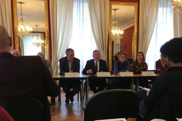 Mercredi 5 février, au cours d'une conférence de presse, Jean-Yves Gouttebel a présenté le nouvel exécutif du Conseil départemental du Puy-de-Dôme.