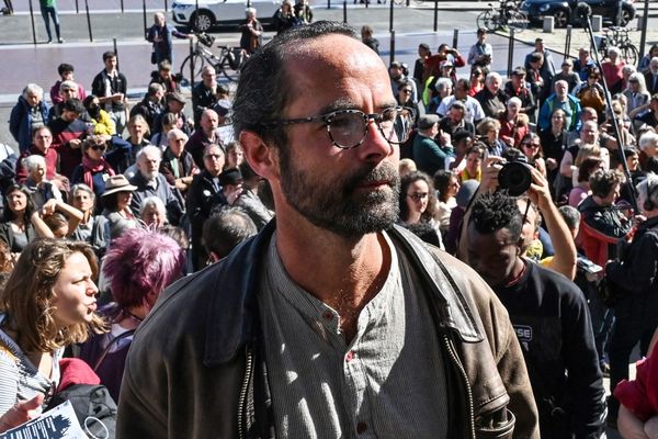 Cédric Herrou devant le palais de justice de Lyon, le 11 mars 2020