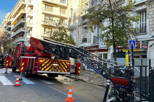 Les pompiers sont intervenus ce vendredi 22 décembre pour un feu d'appartement à Nice.