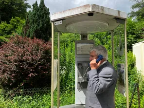 La dernière cabine téléphonique encore en fonctionnement est située à Murbach en Alsace.