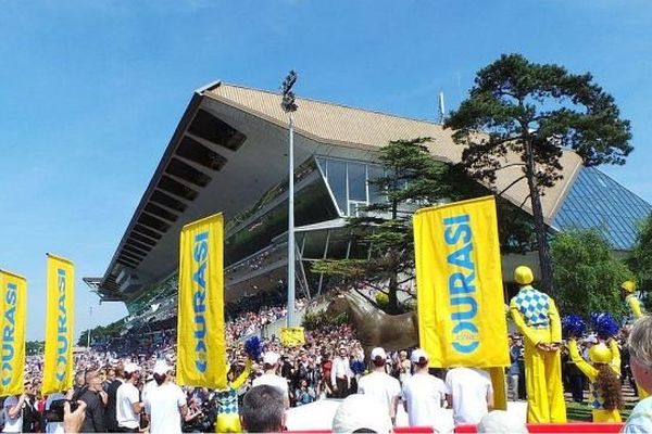 une statue d'Ourasi a été été inaugurée le 22 juin à l'hippodrome de Vincennes