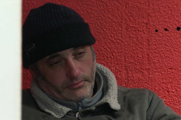 Comme José, ils sont nombreux à espérer dormir au chaud cette nuit malgré le manque de places