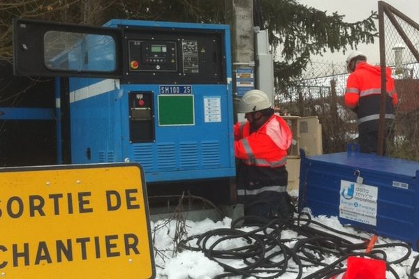 Une centaine d'agents d ERDF s'active, ici à Prébois dans Le Trièves, où 85 foyers sont privés d'électricité. 