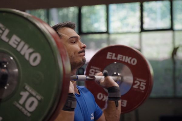 Romain Imadouchene est devenu champion du monde de l'épaulé-jeté, en soulevant 213 kilos, en 2022