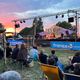 Pendant 3 semaines au mois de juillet, la péniche du festival Convivencia se transforme en scène flottante pour offrir des concerts gratuits en pleine nature le long du canal du midi.