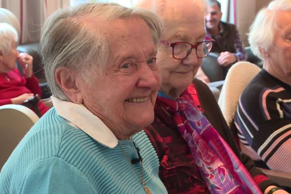 Marcelle, 100 ans, vient trois fois par semaine à l'Ehpad Saint-Joseph à Aurillac pour animer des ateliers