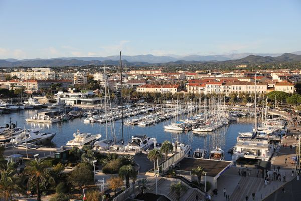 Vue du Port de Saint-Raphaël (Var)