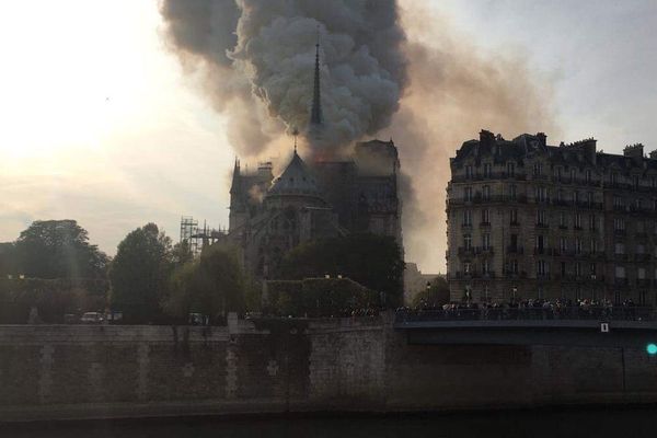 L'incendie qui a ravagé Notre-Damer-de-Paris a suscité une pluie d'hommages sur les réseaux sociaux.