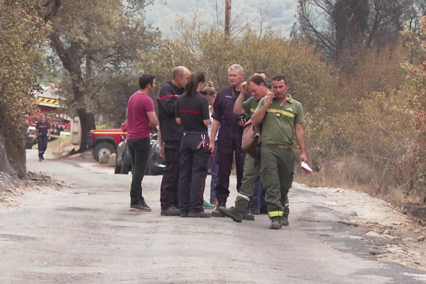 La RCCI, la cellule de recherche des causes et circonstances des incendies enquête, mercredi, sur les lieux de l'incendie qui a détruit 500 hectares.