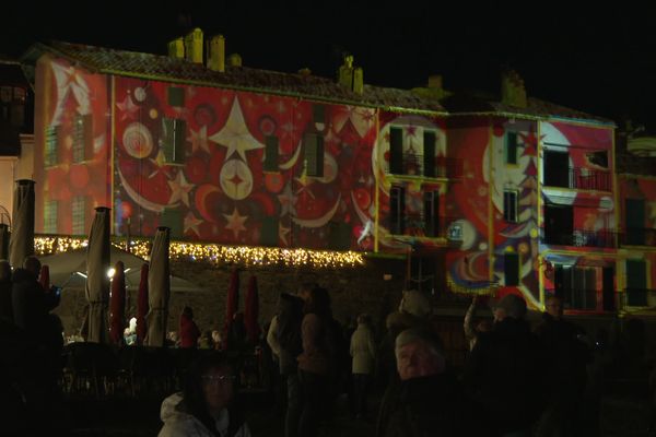 À Collioure, dans les Pyrénées-Orientales, l’événement "Lumières sur mer" a commencé vendredi 13 et se poursuivra jusqu'au 7 janvier. L'occasion de découvrir la baie parée de sa plus belle robe pour les fêtes de fin d'année.