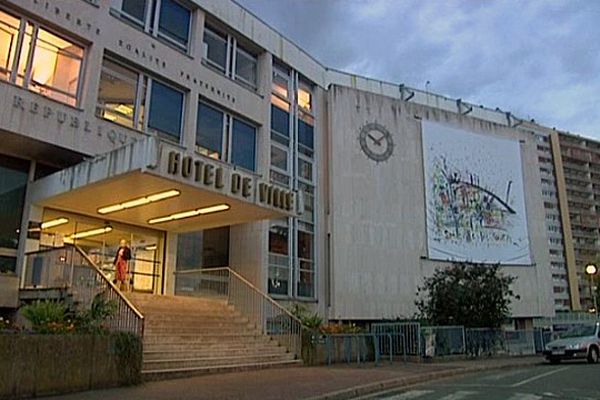 L'Hôtel de Ville de Sotteville-lès-Rouen.