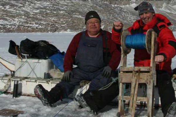 Pierre Auzais au Groenland lors d'une partie de pêche 