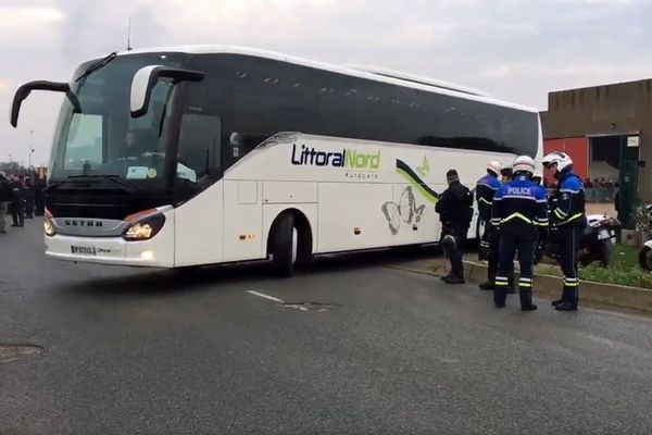 8h30 : le 1er car quitte Calais pour la Bourgogne.