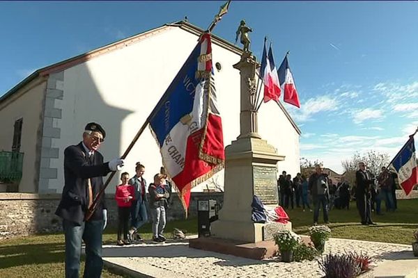 Un nouveau nom a été posée sur la pierre du monument au mort de Mont-sur-Monnet, dans le Jura.