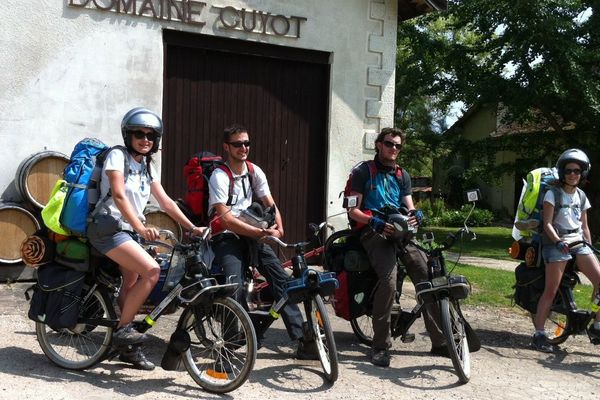 Les aventuriers solidaires en solex au coeur de la Bourgogne