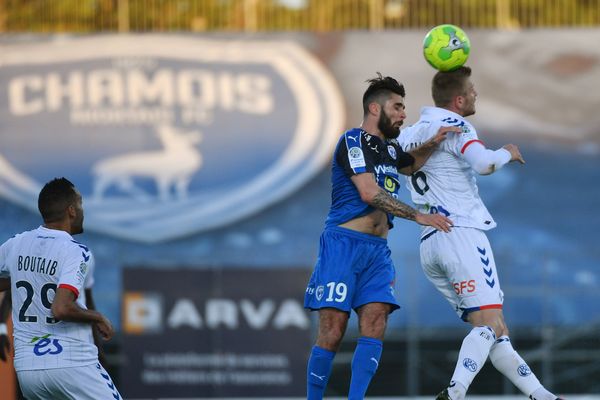 Le 12 mai dernier, Niort recevait le RC Strasbourg Alsace au stade René Gaillard. Il n'y aura pas de telle rencontre pour la saison 2017/2018 car le RCSA est monté en Ligue 1.