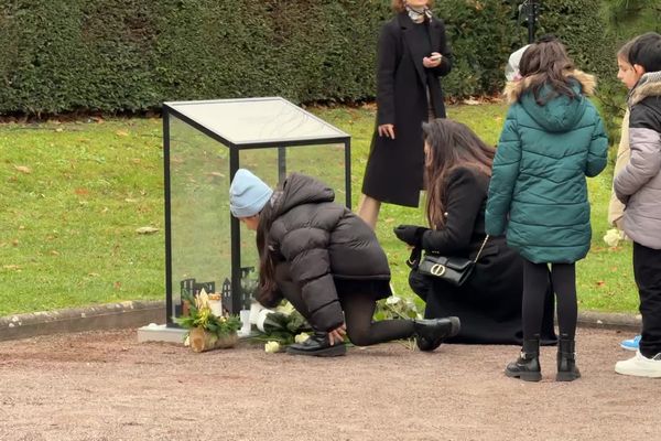 Une cérémonie d'hommage aux victimes a eu lieu sur la place de la République de Strasbourg, ce mercredi 11 décembre 2024.