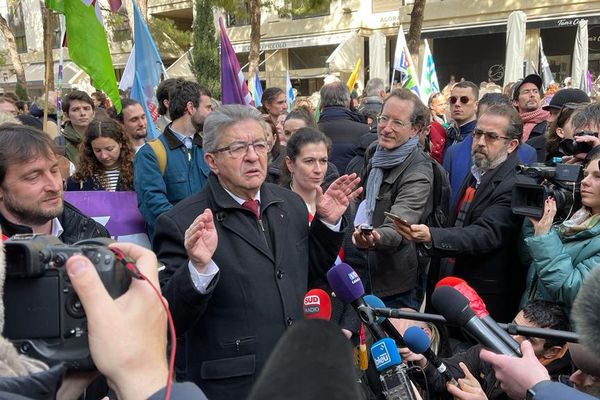 Jean-Luc Mélenchon présent dans la manifestation contre la réforme des retraites à Montpellier.