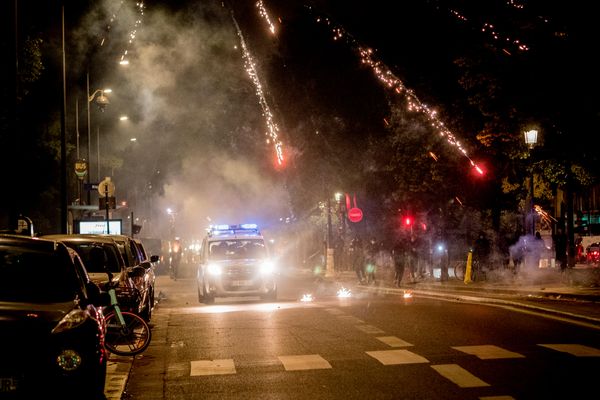 Depuis la mort de Nahel, les rues de la métropole de Lyon sont le théâtre de violences urbaines. Vendredi 30 juin au soir, un émeutier a visé les policiers avec un fusil à Vaulx-en-Velin. Plusieurs d’entre eux ont été blessés. Rencontre.