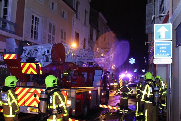 Une trentaine de pompiers ont été mobilisés à Chalon-sur-Saône