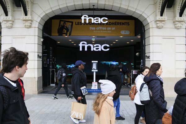 La Fnac des Champs-Elysées ferme définitivement ses portes le 12 janvier 2025.