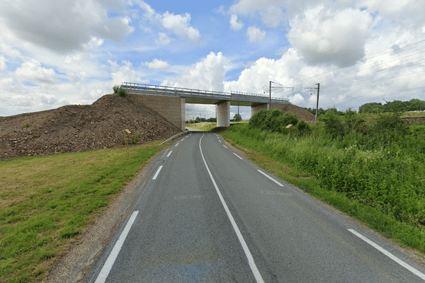 Le pont de Warcq est laissé à l'abandon depuis l'annulation de la déclaration d'utilité publique par le Conseil d'État