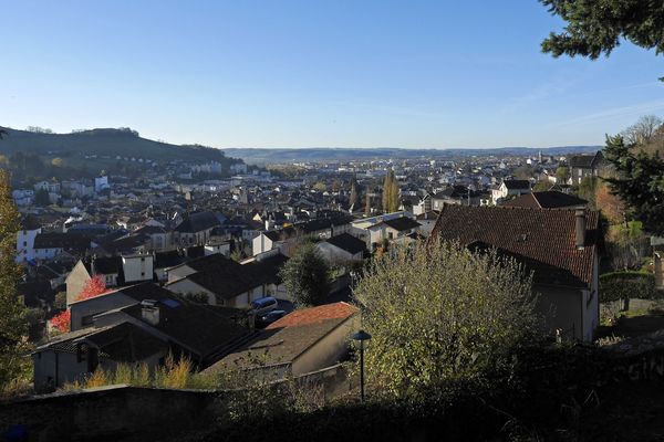 Dans la nuit du 23 au 24 septembre, dans le centre d'Aurillac, des jeunes gens alcoolisés ont sorti une arme blanche et blessé un jeune homme.