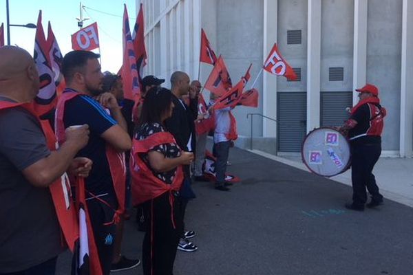 Ils étaient un soixantaine a manifester ce matin devant le siège de la direction des sports de la ville de Marseille