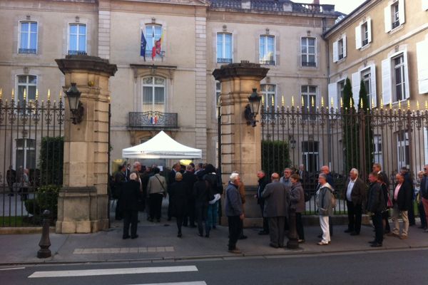 Déjà beaucoup de monde, dès 9 heures, à la Préfecture de Meurthe-et-Moselle