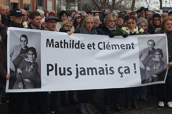 Plus de 300 personnes pour rendre hommage à la mémoire des deux enfants