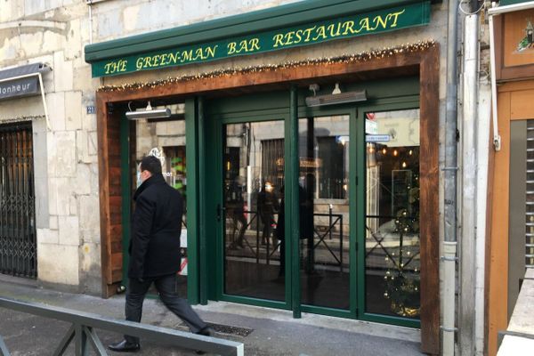 Dans ce bar restaurant de Besançon, les pertes financières sont d'environ 40 000 euros pour chaque mois de fermeture. 