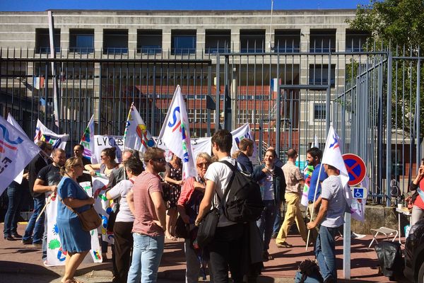 Pique-nique revendicatif devant le Rectorat, le 27 septembre 2018