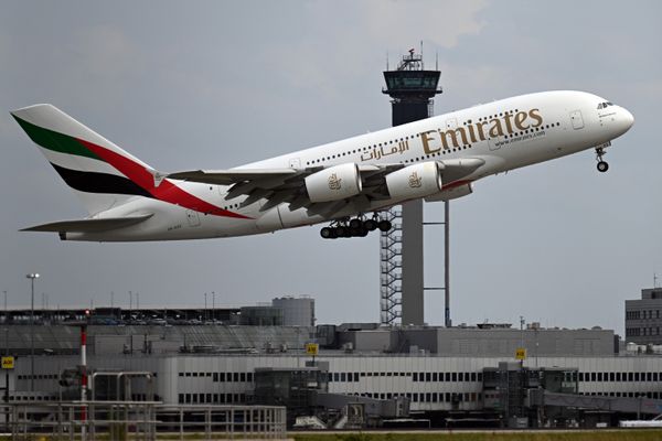 Un avion de la compagnie Emirates à l'aéroport de Duesseldorf (Allemagne)