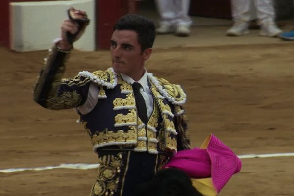 Une oreille pour Thomas Dufau à Mont de Marsan. Avec une bonne estocade, il en aurait coupé deux.