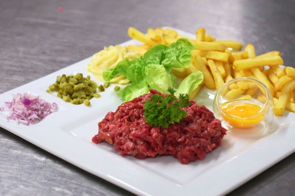 Un succulent tartare de charolaise par le chef Bruno Golliard.