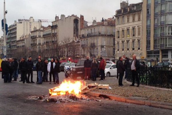 La mobilisation des taxis se poursuit à Marseille.