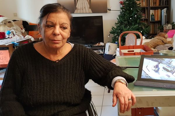 Corinne Zerbib, handicapée, s'est fait voler sa voiture adaptée.