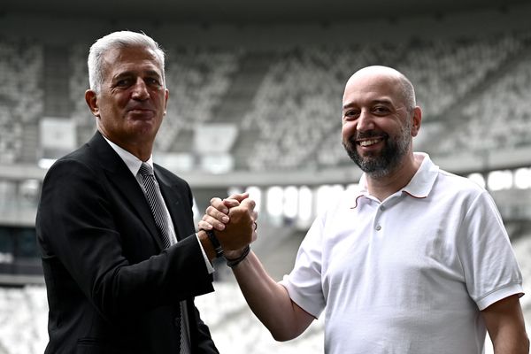 Le nouvel entraîneur des Girondins de Bordeaux Vladimir Petkovic et le nouveau propriétaire Gerard Lopez lors de la conférence de presse du 30 juillet 21.