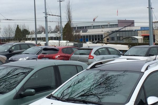 Derrière le parking de la Polyclinique, le site du Populaire du Centre permettrait de doubler la surface de l'établissement de santé.