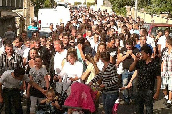 400 personnes ont défilé dans les rues de Château-Gontier (Mayenne)