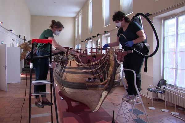 Les maquettes du Musée national de la Marine à Rochefort ont été dépoussiérées avant la réouverture pour la période estivale.