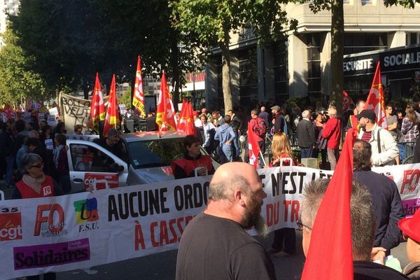 Les milliers d'opposants à la réforme du droit du Travail ont défilé à Rennes depuis l'esplanade Charles de Gaulle - 21/09/2017