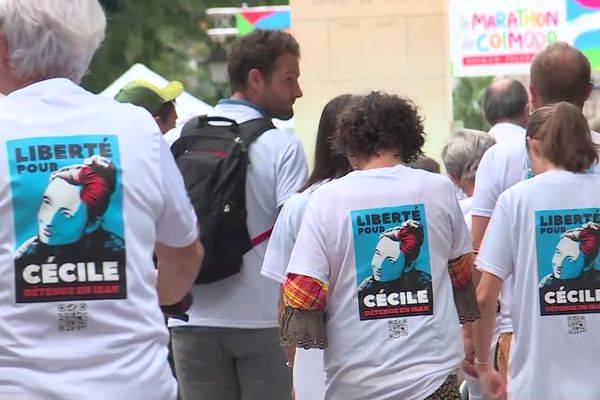 Plus d'une centaine de personnes ont marché en soutien à Cécile Kohler, enseignante alsacienne détenue en Iran depuis mai 2022.