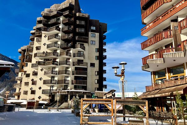 L'accès à l'immeuble le Cairn aux Orres dans les Hautes-Alpes est interdit d'accès après un arrêté de péril concernant une fragilité de ses fondations.